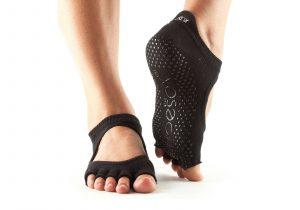 Черные носки для йоги с открытыми пальцами Toesox